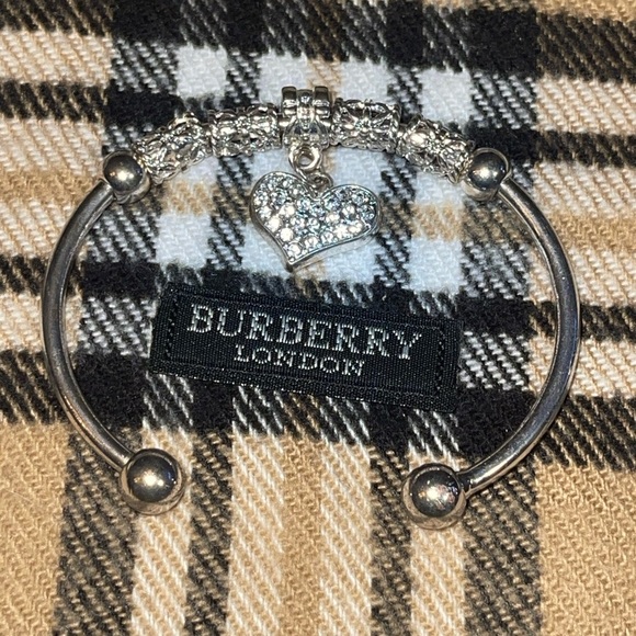 Silver heart cuff bracelet - Picture 4 of 4